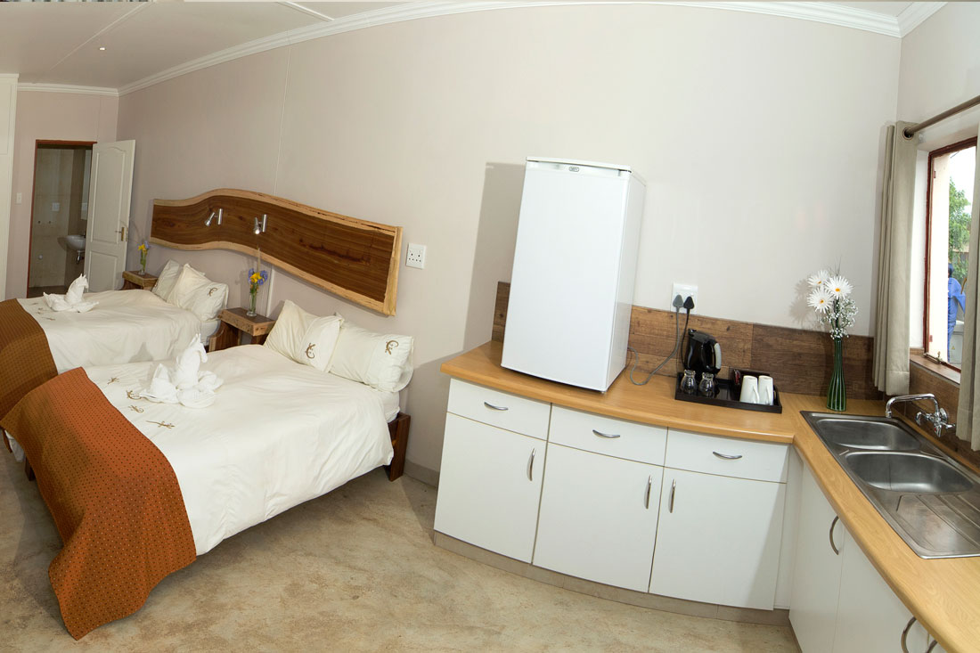 Twin room and kitchenette